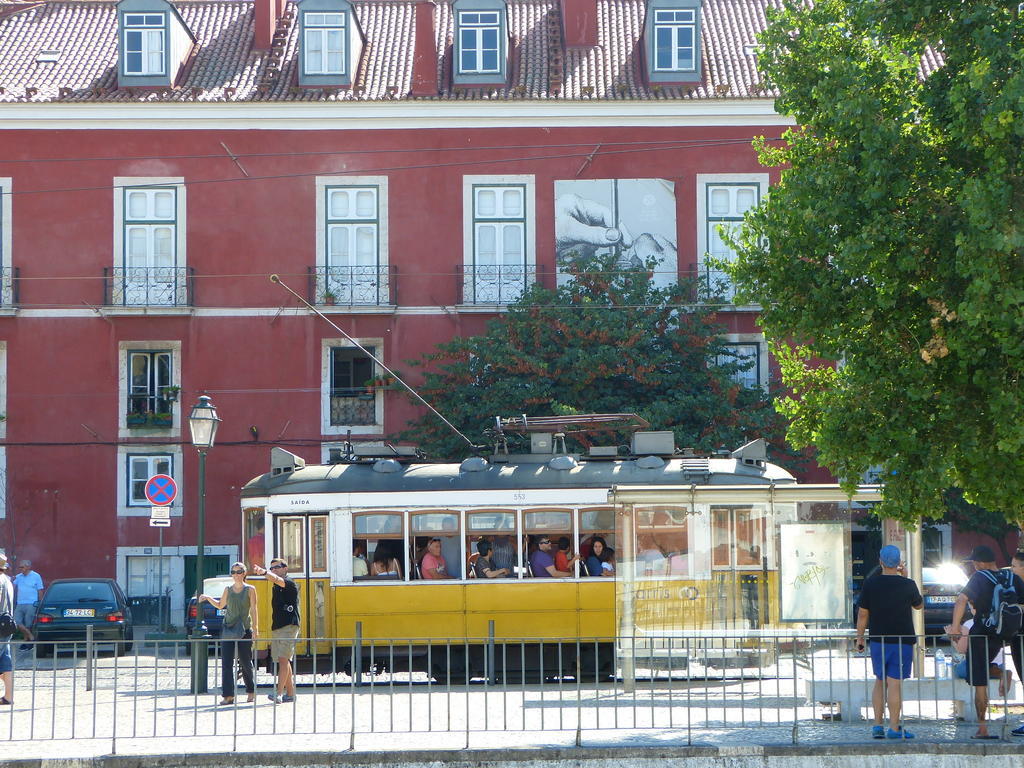 Bairrus Lisbon Apartments - Alfama Экстерьер фото